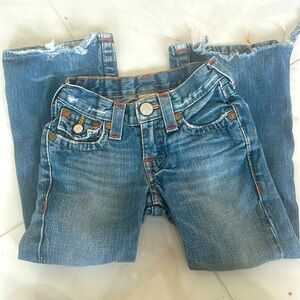 True Religion unisex kids size 5 jeans, flare/frayed bottom. Hard to find! Gr8!